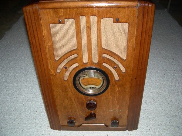 Philco 37-610 Front