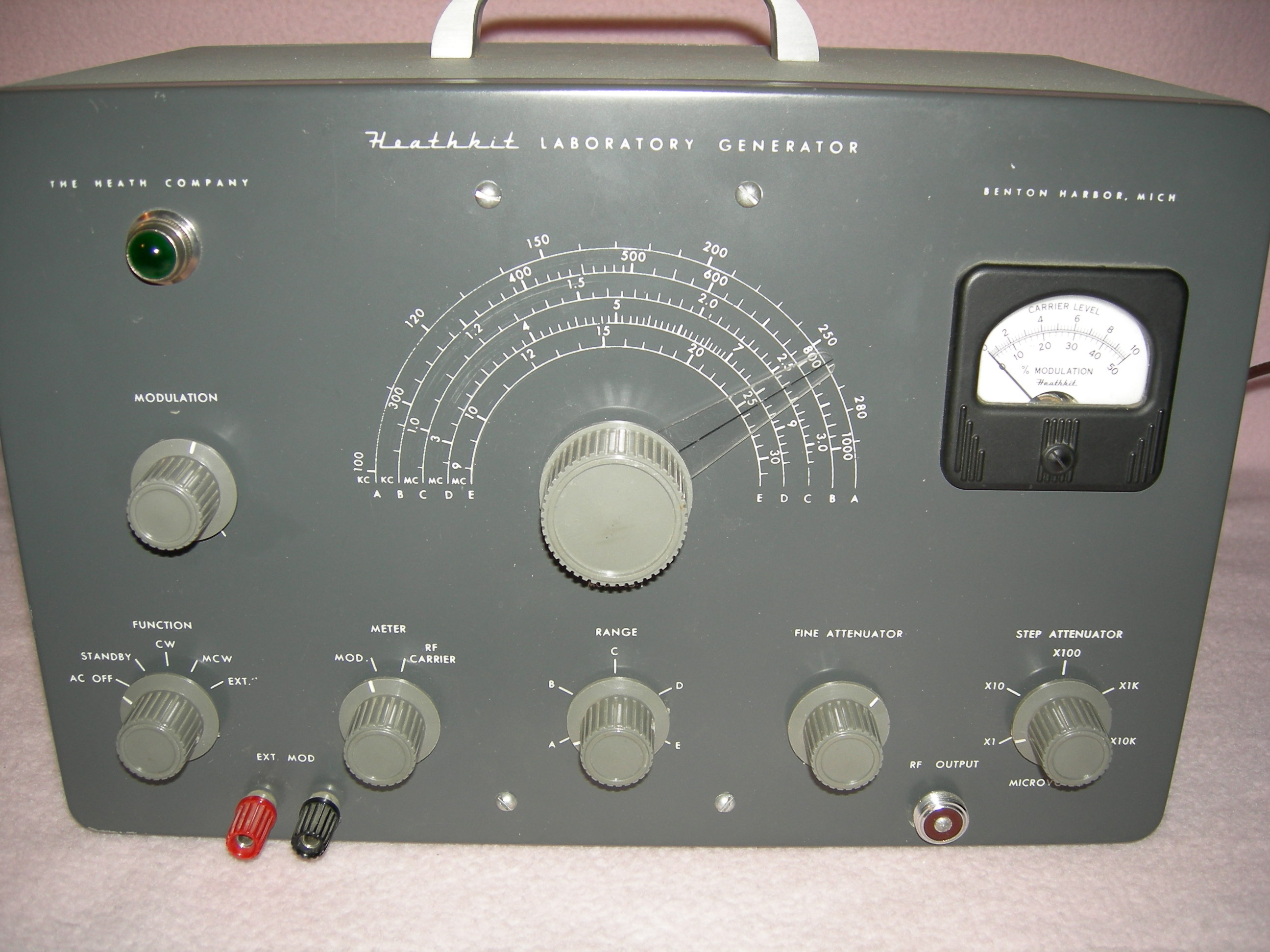 Heathkit LG-1 Laboratory Type Signal Generator