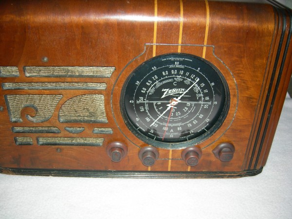 Zenith 5-S-119 Table Radio Front