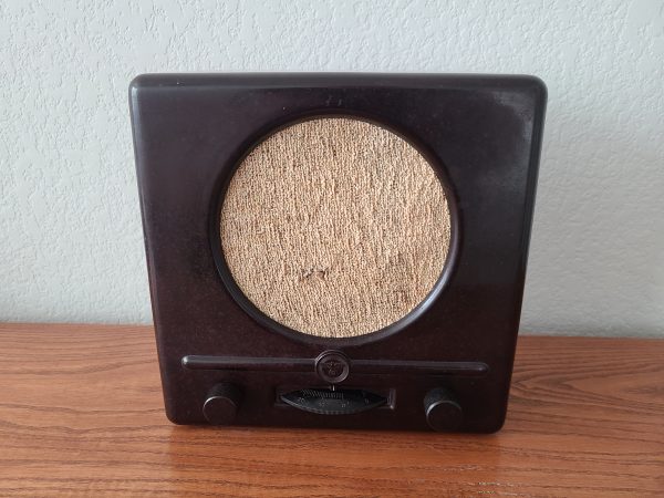 Deutscher Kleinempfänger radio cabinet and speaker