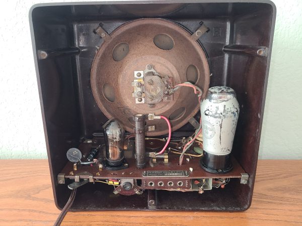 Deutscher Kleinempfänger radio back view after restoration
