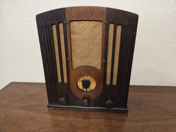 RCA Victor 103 radio in very nice condition