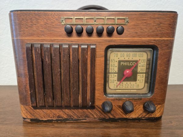 Philco 40-125 table radio