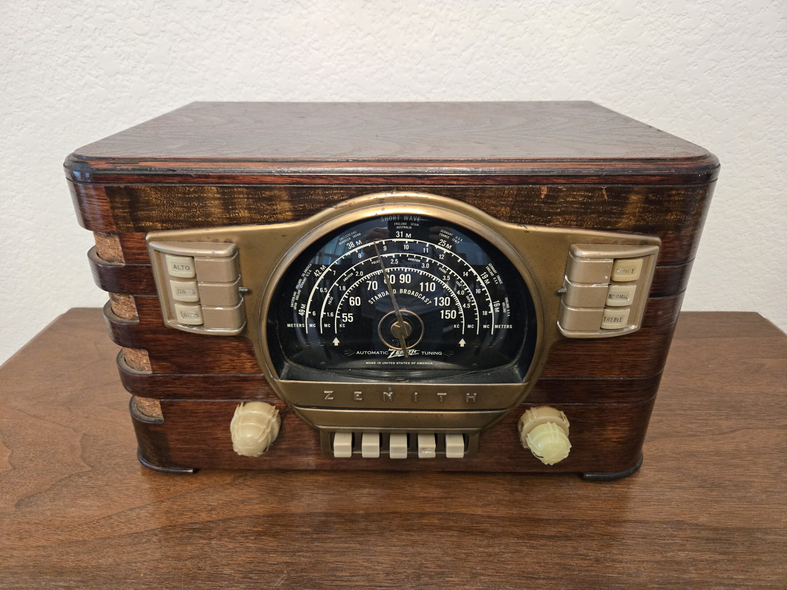 Zenith Model 7S529 Dial