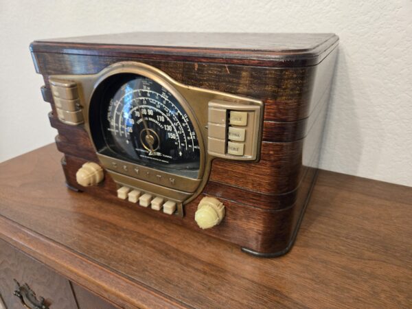 Zenith Model 7S529 right side