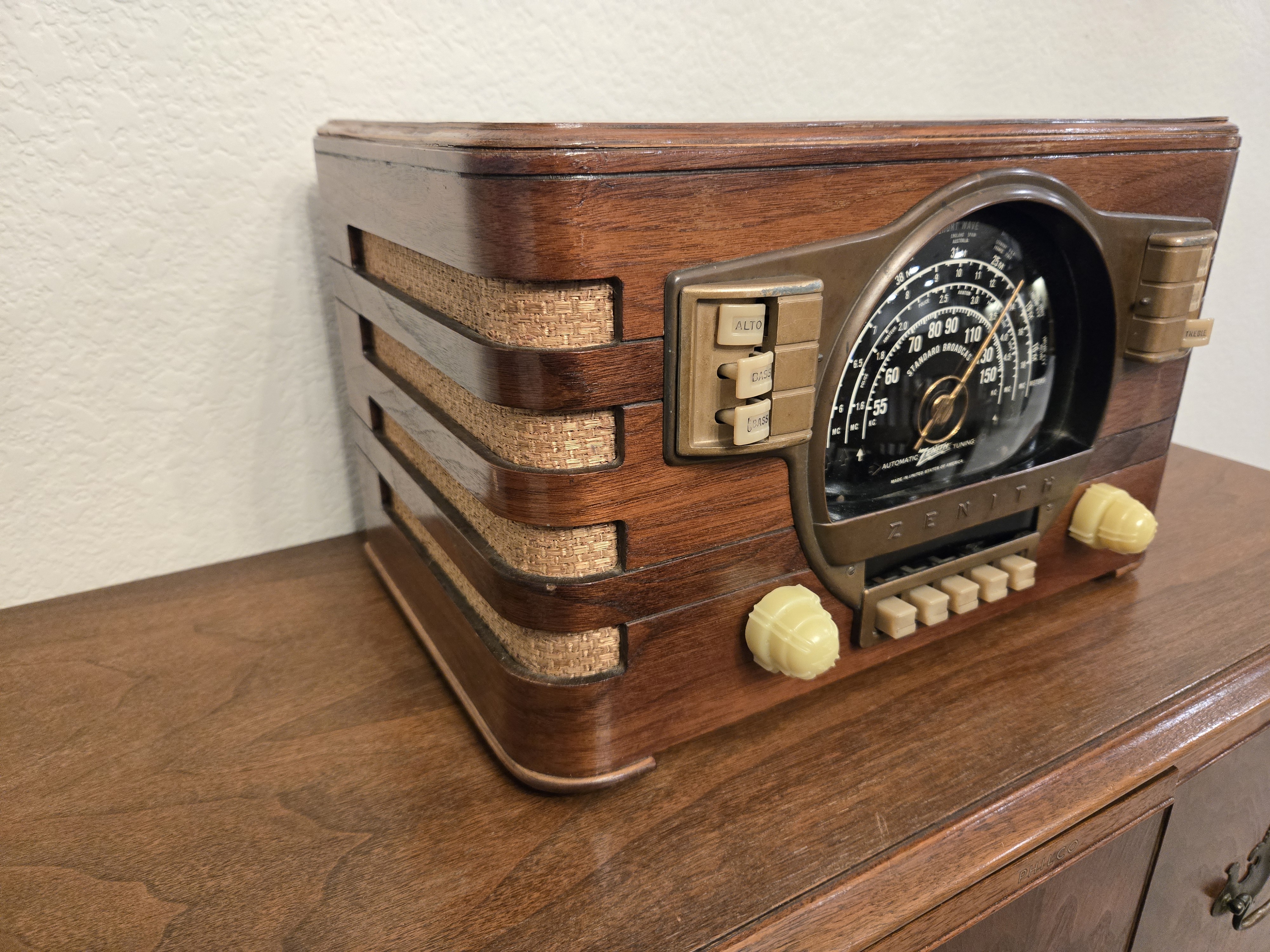 Zenith 7S529 left side