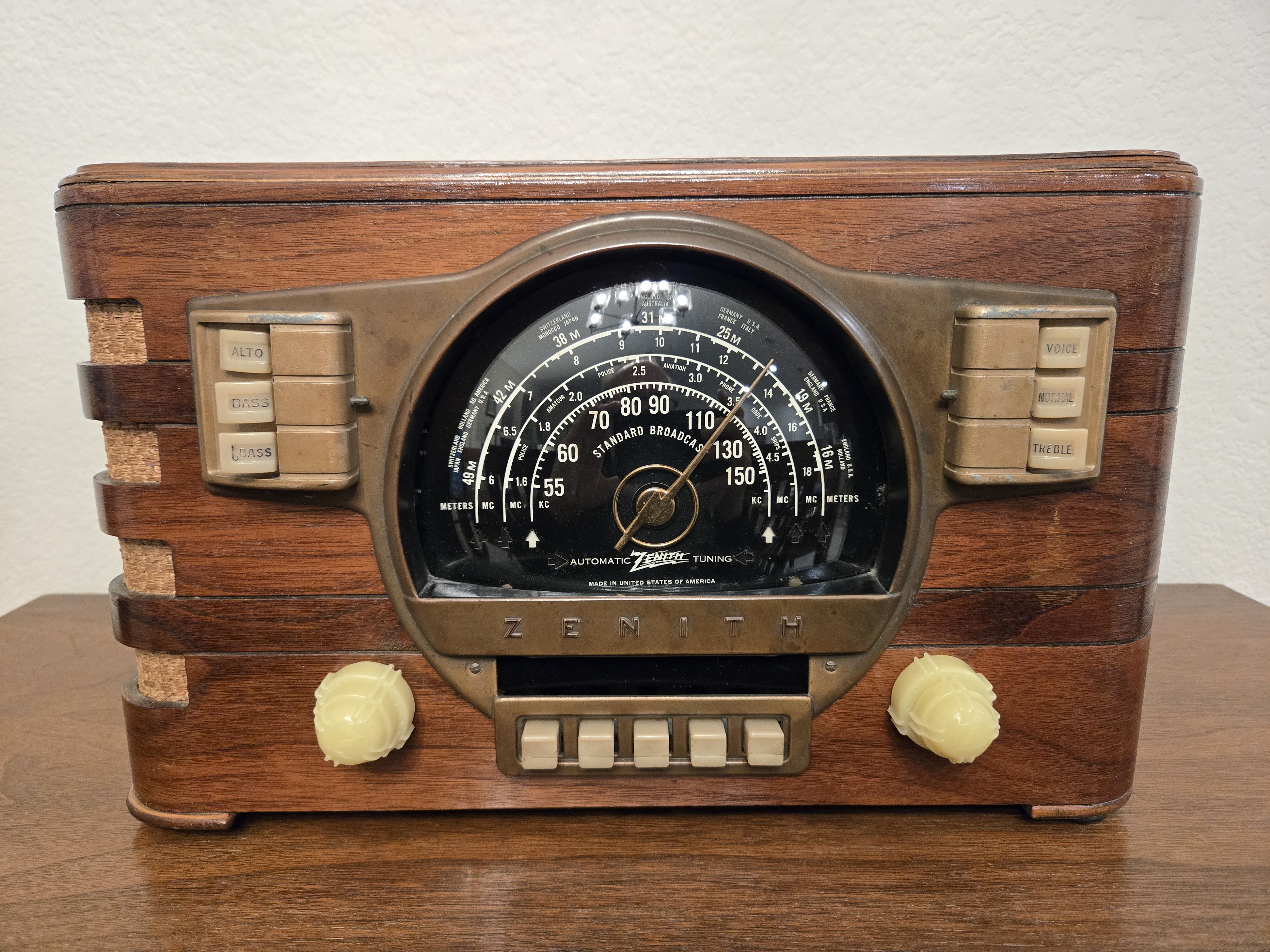 Zenith 7S529 table top radio