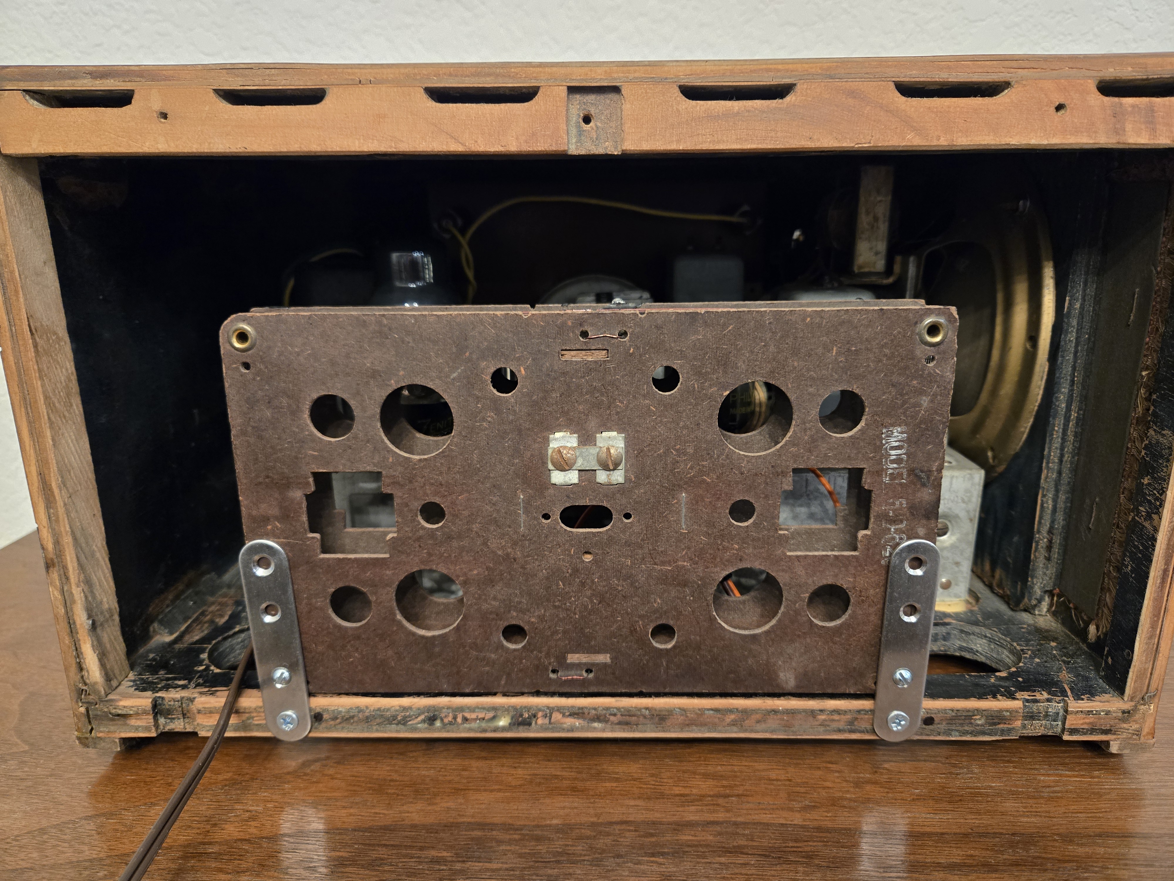 Zenith 7S529 fitted antenna